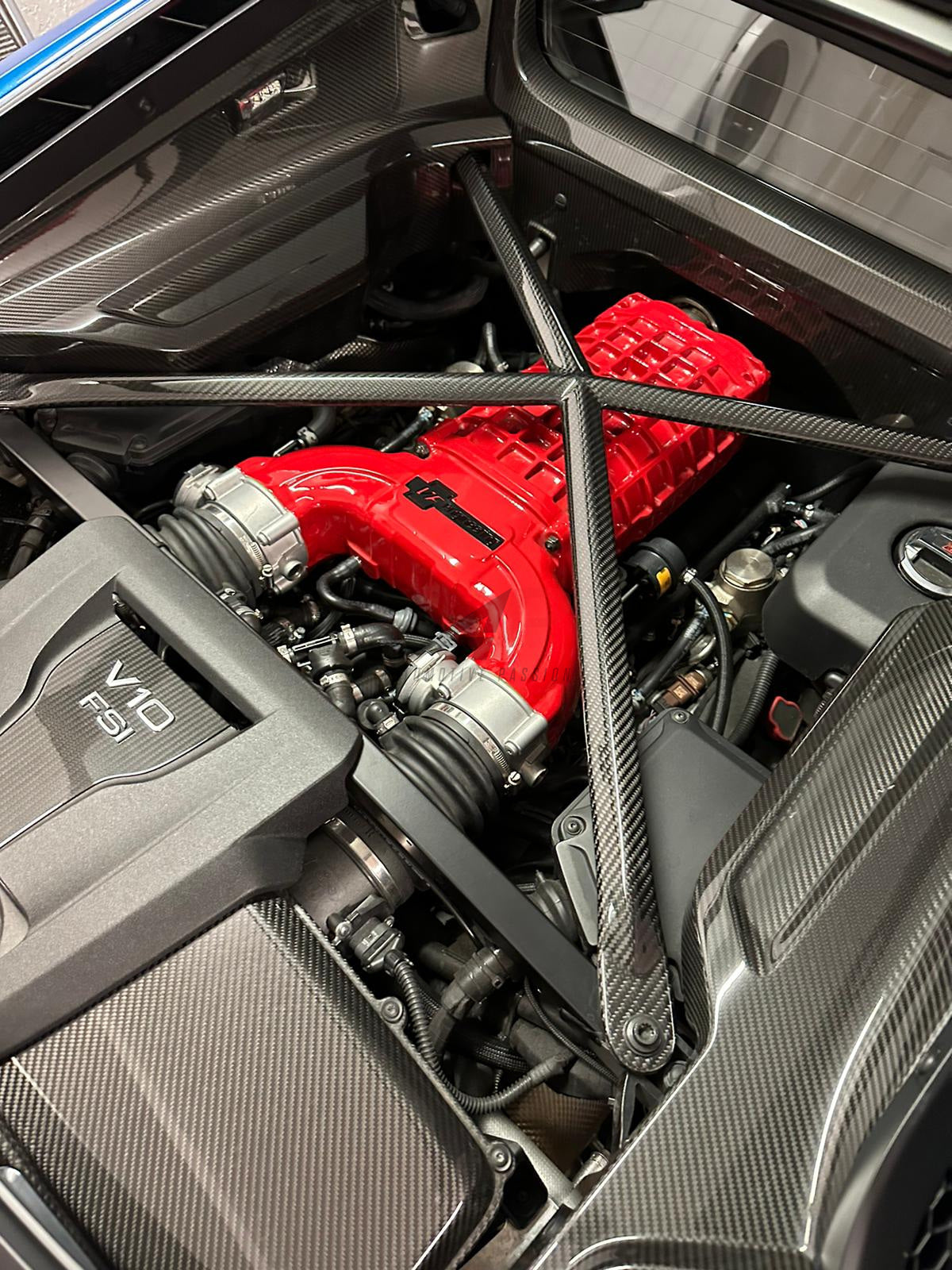 V10 CARBON X BRACE - Audi/Lamborghini R8/HURRICANE DRY CARBON FIBRE Engine Brace
