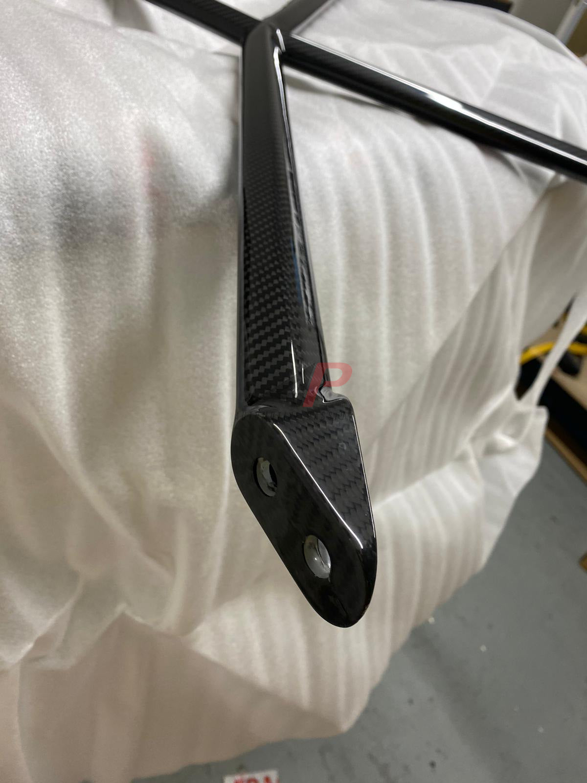 V10 CARBON X BRACE - Audi/Lamborghini R8/HURRICANE DRY CARBON FIBRE Engine Brace