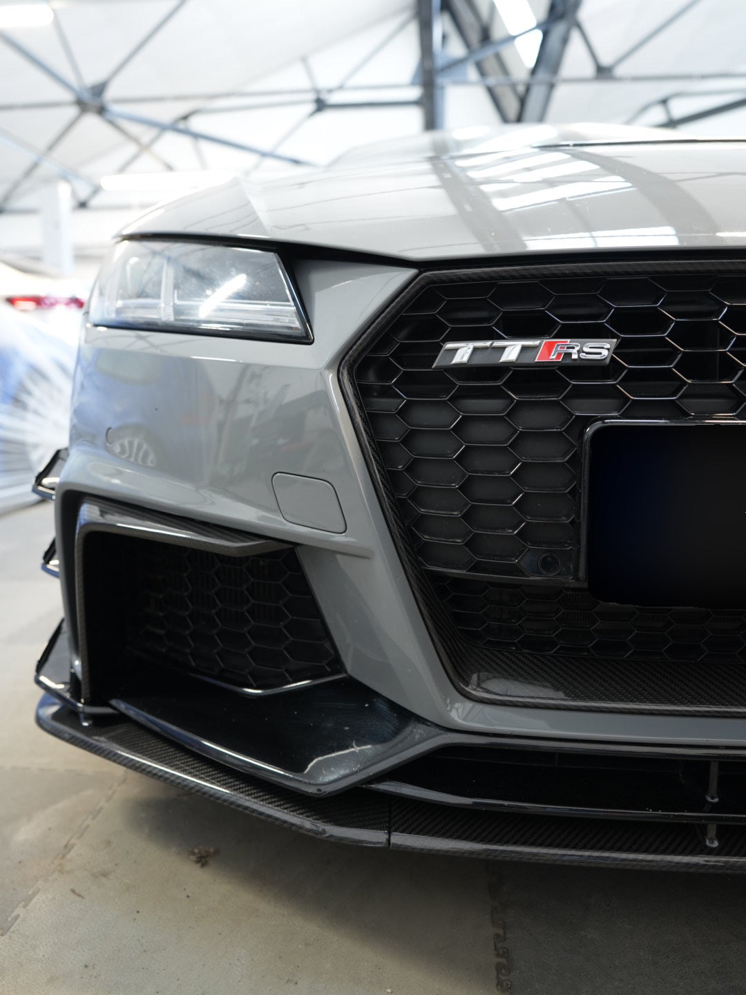 TTRS Carbon Grille – Dry Carbon Front Grille Replacement for Audi TTRS